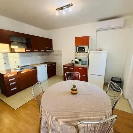 Lejlighed Apartment-maribel-70-m-from-beach