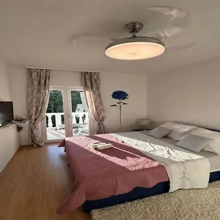 Apartment-maribel-70-m-from-beach Lejlighed Tribanj-Kruscica